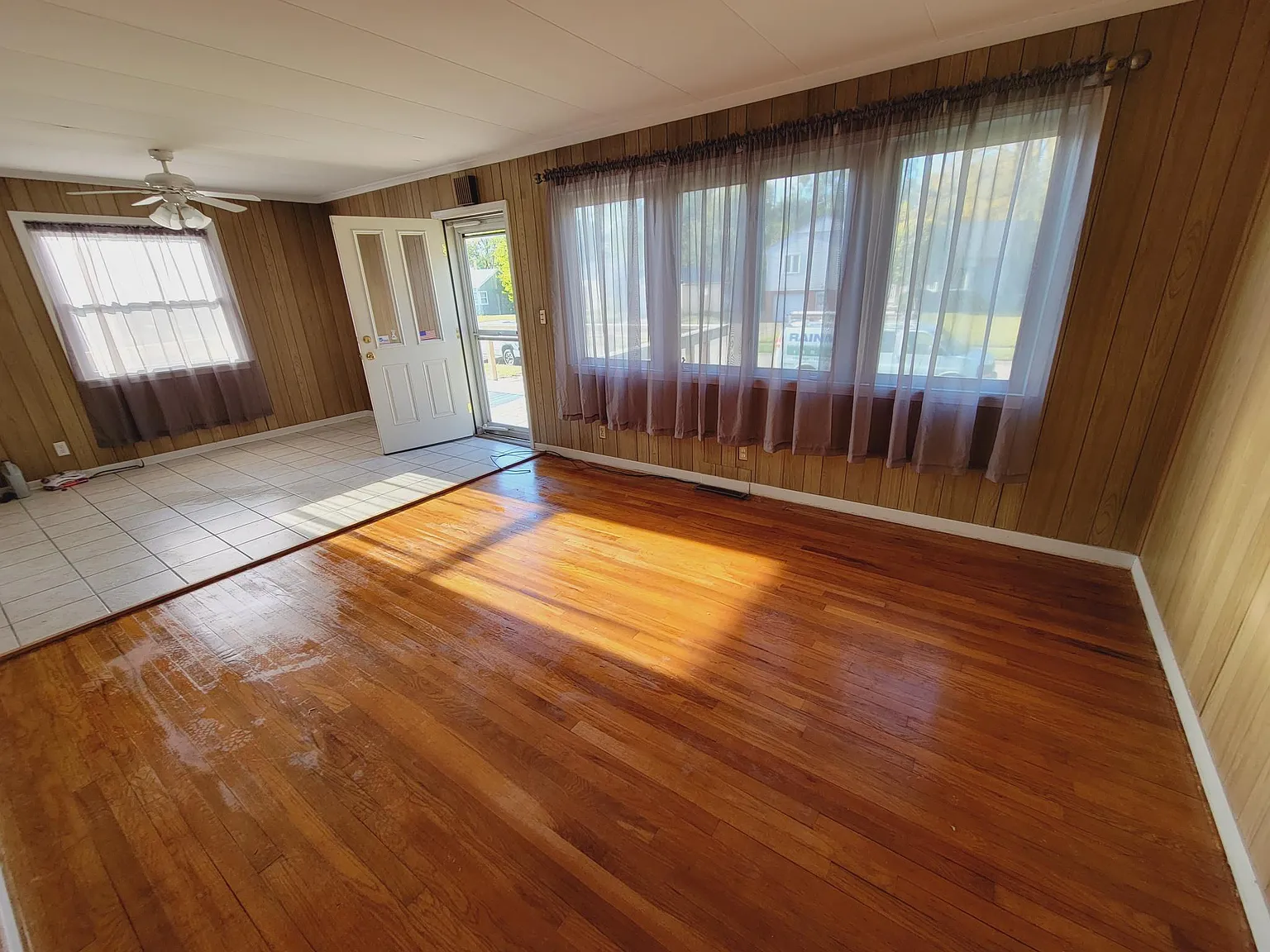 3 bed, 912 sqft, $1,500 — Photo 2