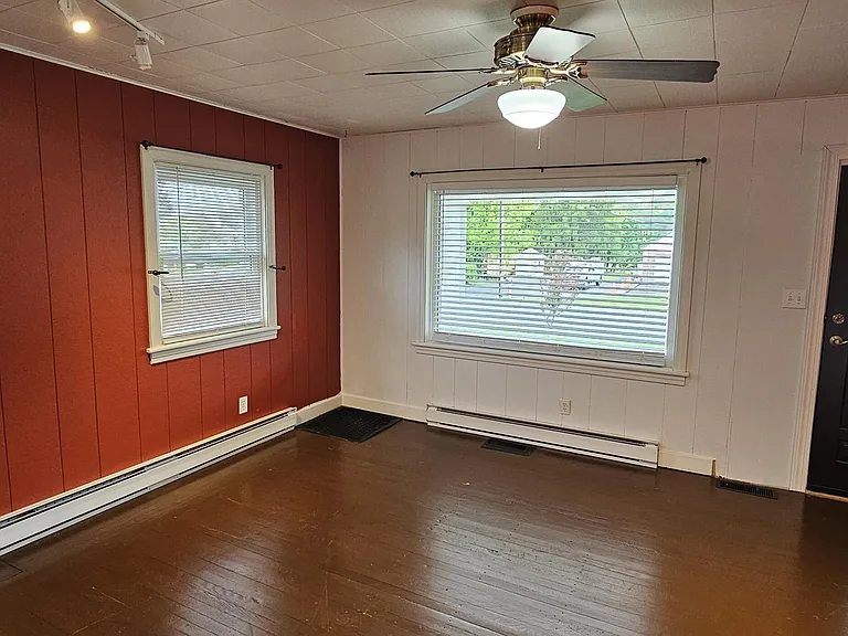 602 E Market St — Photo 12