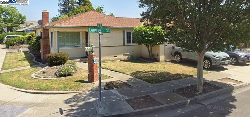 237 Langley Way photo 1