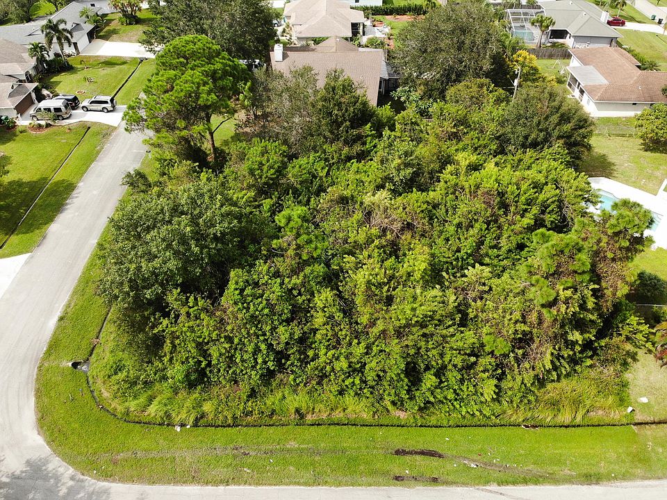 2nd image of 1685 SW Sylvester Ln