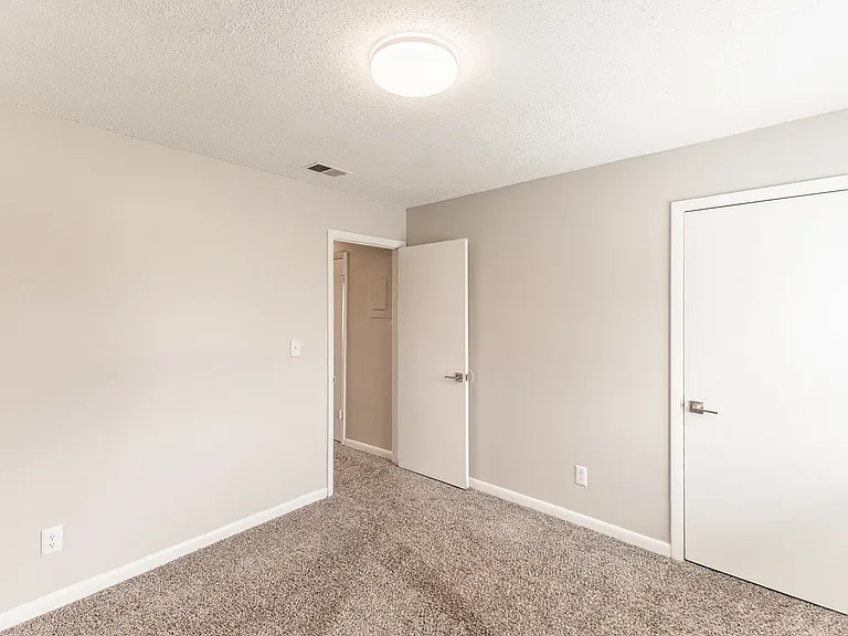 Dover Glen Apartments — Photo 20