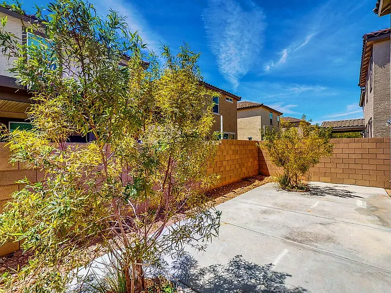 9733 Cluny Ave — Photo 39