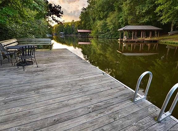 2nd image of 978 Island Creek Dr