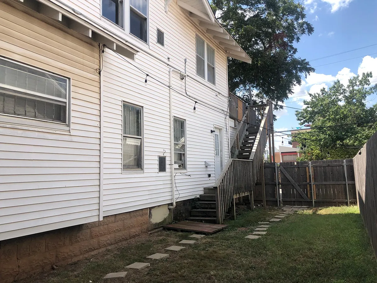 Building Photo - 730 Deans Row Ave