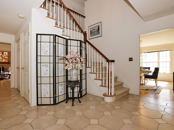4th image of 7 Revere Ave