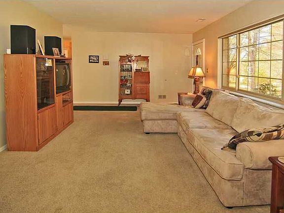 5th image of 804 Eaglewood Dr