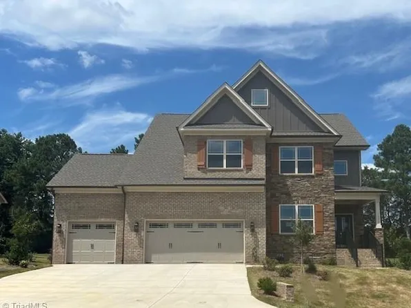 7890 Maple Pond Dr, Oak Ridge, NC 27310