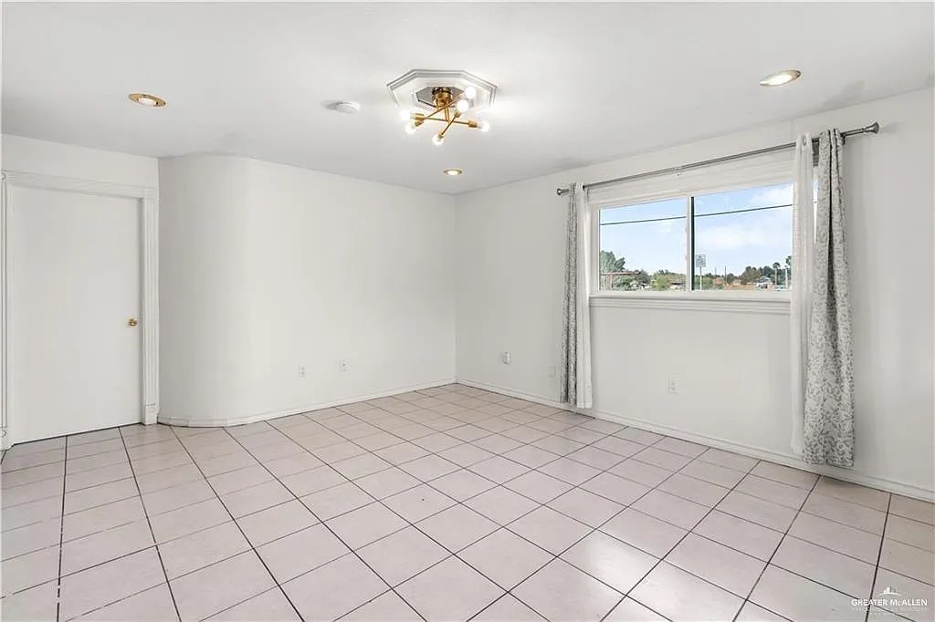 Building Photo - 415 N 38th St