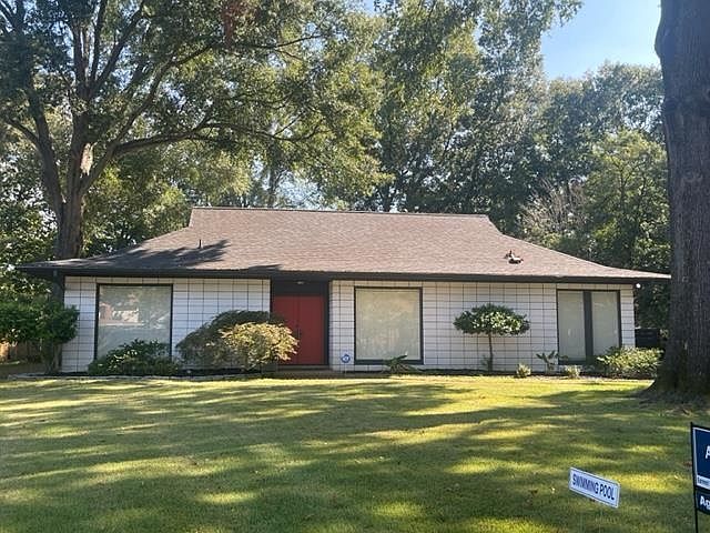 1st image of 2430 Mackinnon Dr