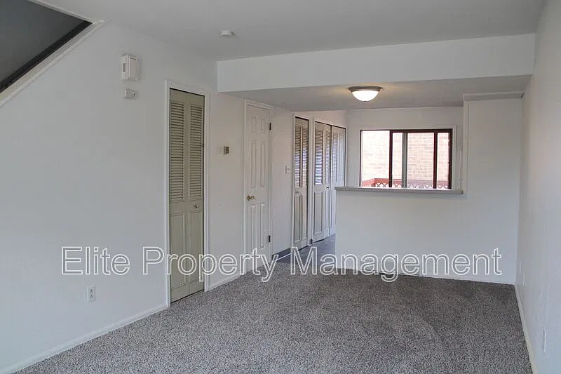 2 bed, 1.5 bath, 952 sqft, $1,035 — Photo 3
