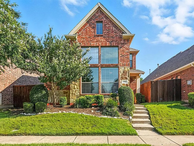 2101 Broadstone Dr — Photo 1