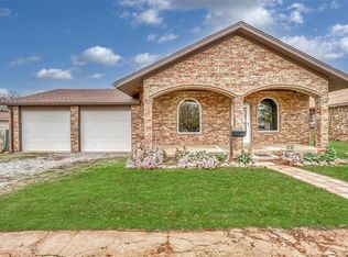 704 E Liveoak St, Altus, OK 73521