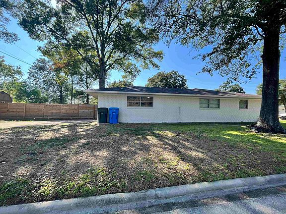 3rd image of 4615 Ebonwood Ln