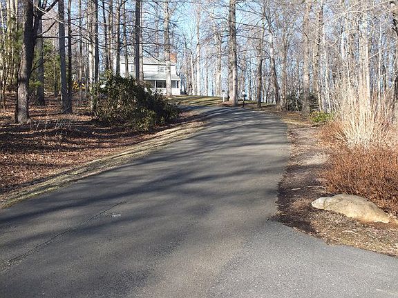 3rd image of 222 Country Mountain Ln