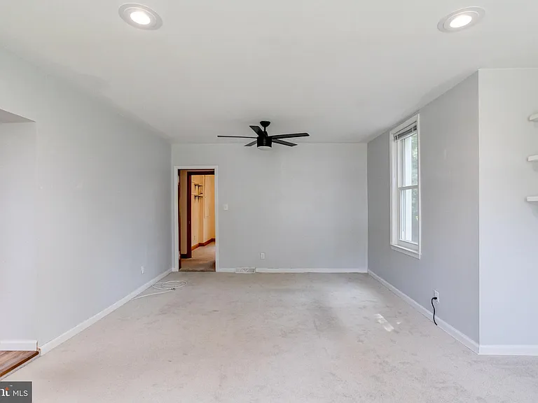 905 Regester Ave — Photo 12