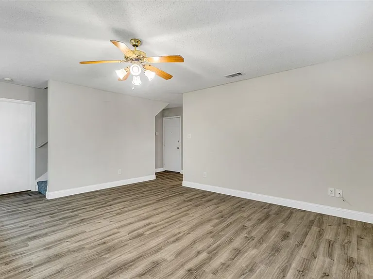 8105 Flowertree Dr — Photo 20