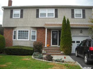 1820 Hendrickson Ct, Merrick, NY 11566