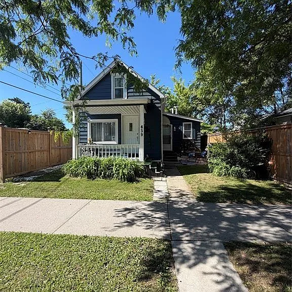 639 Watkins St — Photo 2