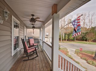 18 Quarters Cove Dr, Weems, VA 22576