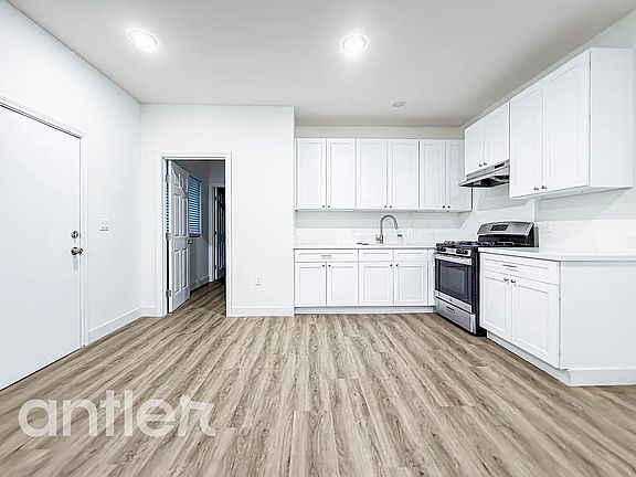 4th image of 4509 Pinafore St #W32