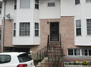 17 Impala Ct, Staten Island, NY 10305