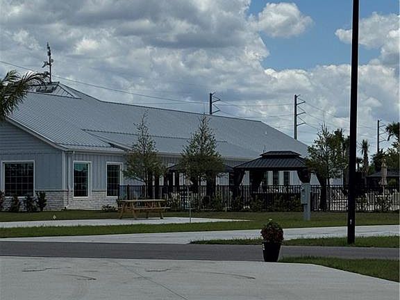 3rd image of 316 Horizon RD