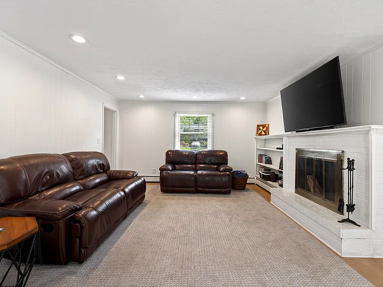 101 Davis Rd — Photo 12