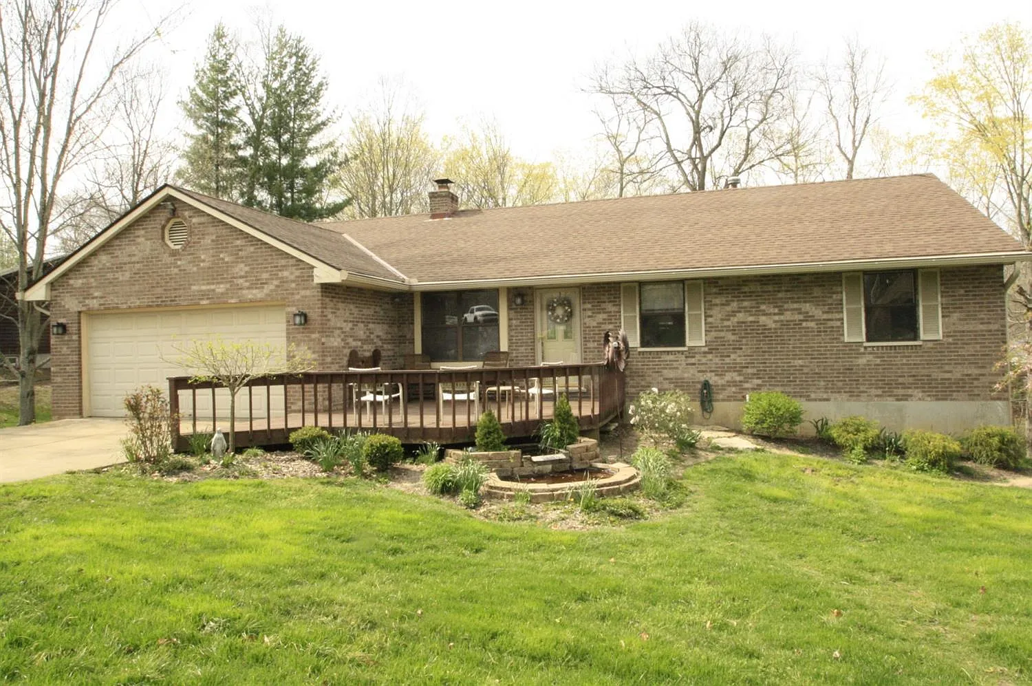 2352 Picnic Woods Dr photo 1