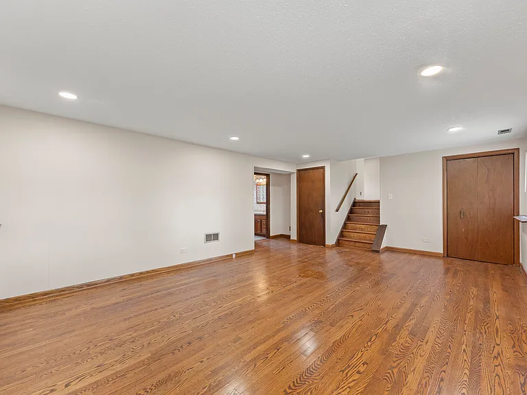 526 S 6th Ave — Photo 14