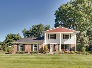 8786 Woodshire Dr, White Lake, MI