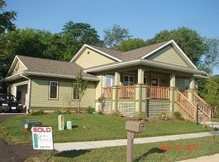 854 Walker Cir, Iowa City, IA 52245