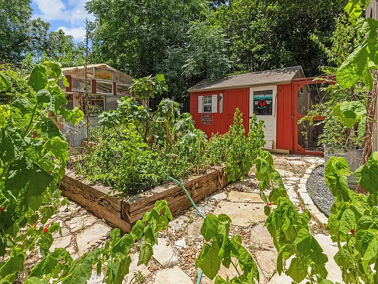 605 W Schubert St — Photo 26