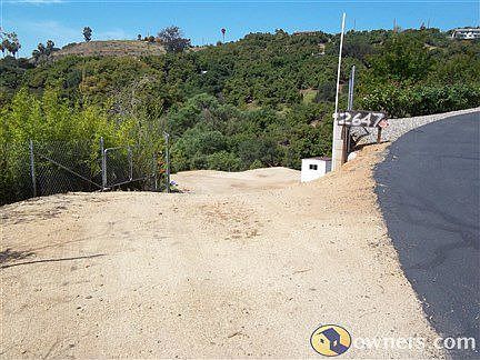 Main entrance & driveway