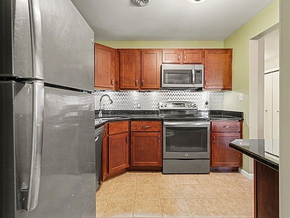 4th image of 205 W Joliet St APT 206