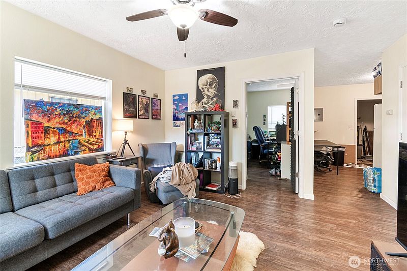 3rd image of 263 17th Avenue