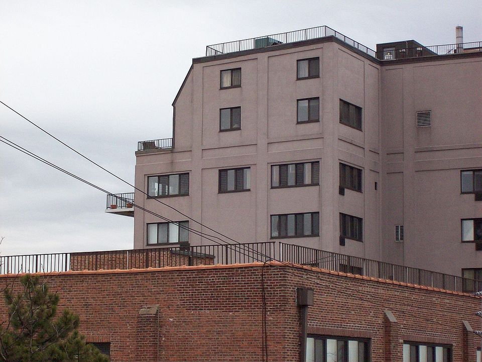 5th Floor with 3 views