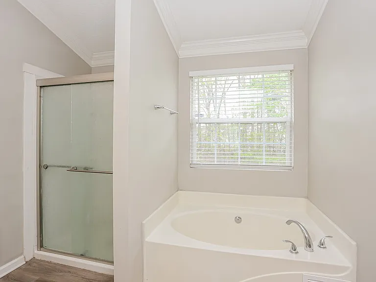 215 Ashland Manor Dr — Photo 12