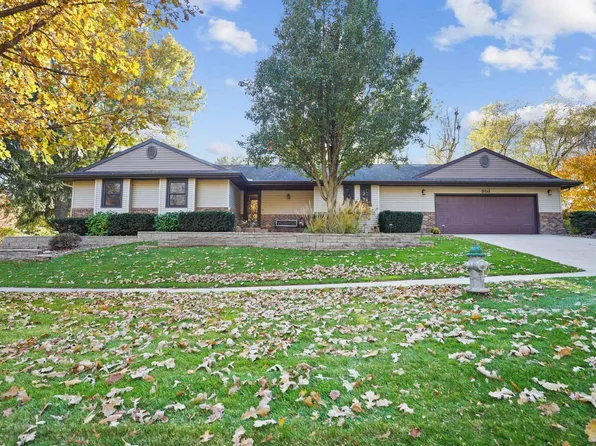 916 Oak Park Blvd, Cedar Falls, IA 50613