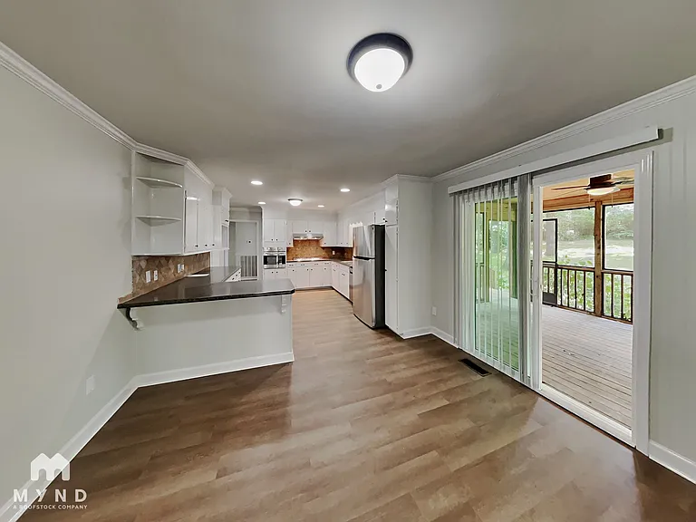 340 12th St SW — Photo 6