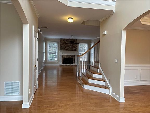 2nd image of 245 Gladeside Path
