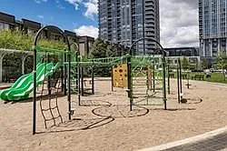 Building Photo - 151 Village Green Sq #1404