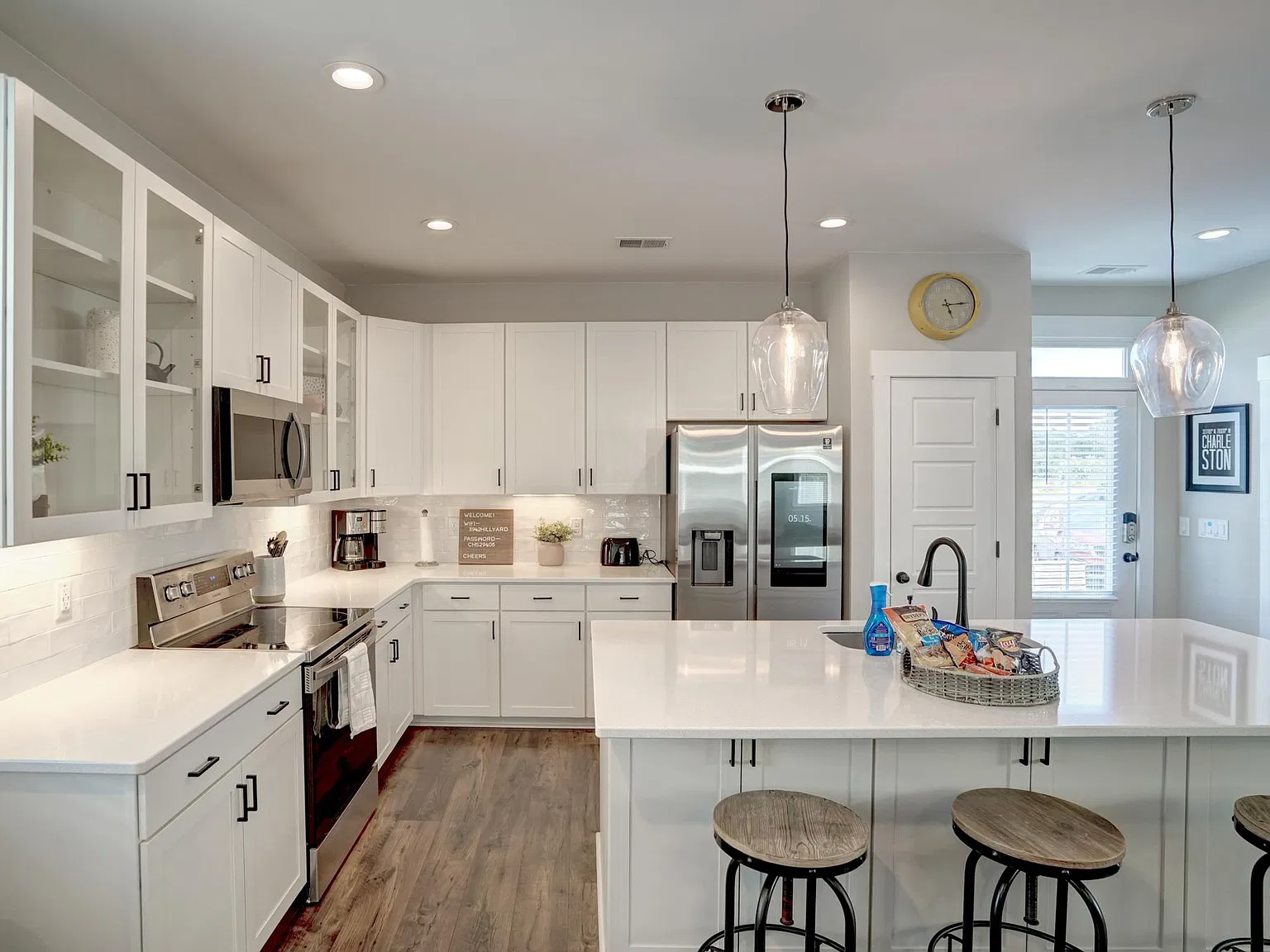 3 bed, 2.5 bath, 1660 sqft, $3,200 — Photo 4