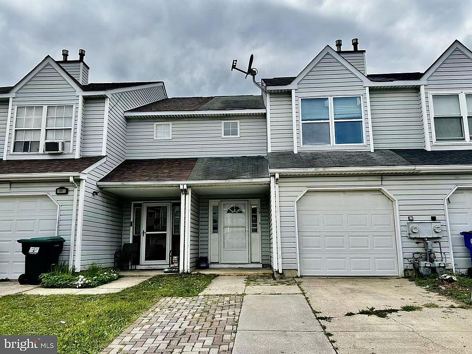 1st image of 19 Kelston Dr
