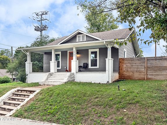 3rd image of 2701 Selma Ave