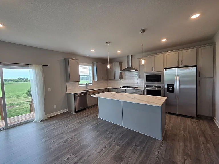 838 Foxglove Ter — Photo 2