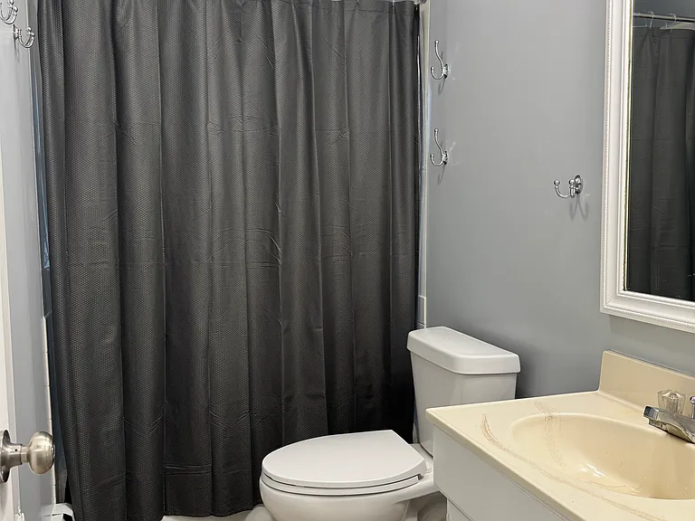 608 W 4th St #2 — Photo 17