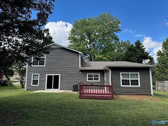 3rd image of 212 Green Springs Ln