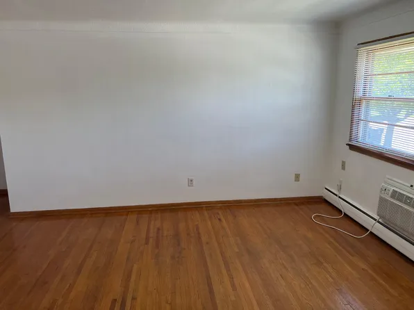 1485 Ivy Ave E, Saint Paul, MN 55106