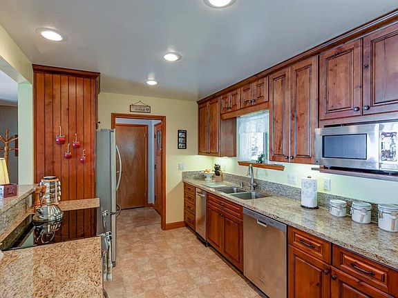 5th image of 572 Peninsula Dr