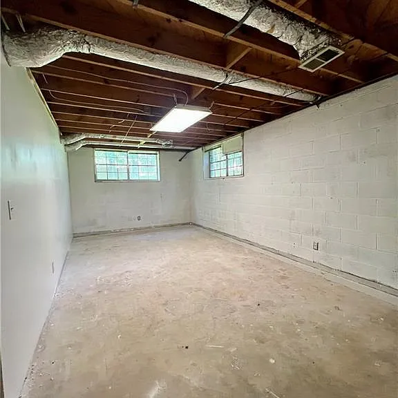 6695 Courtney Dr — Photo 25